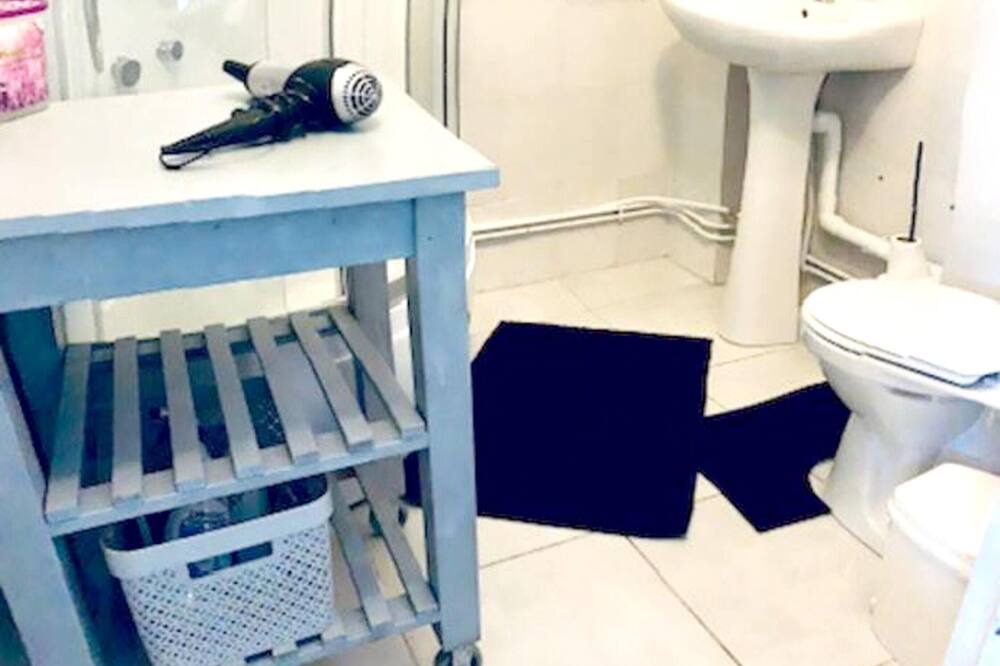 Photo of Bathroom in Fives