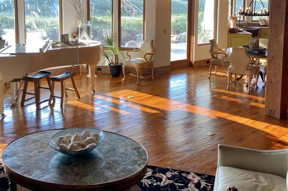 Photo of Livingroom in East Beach