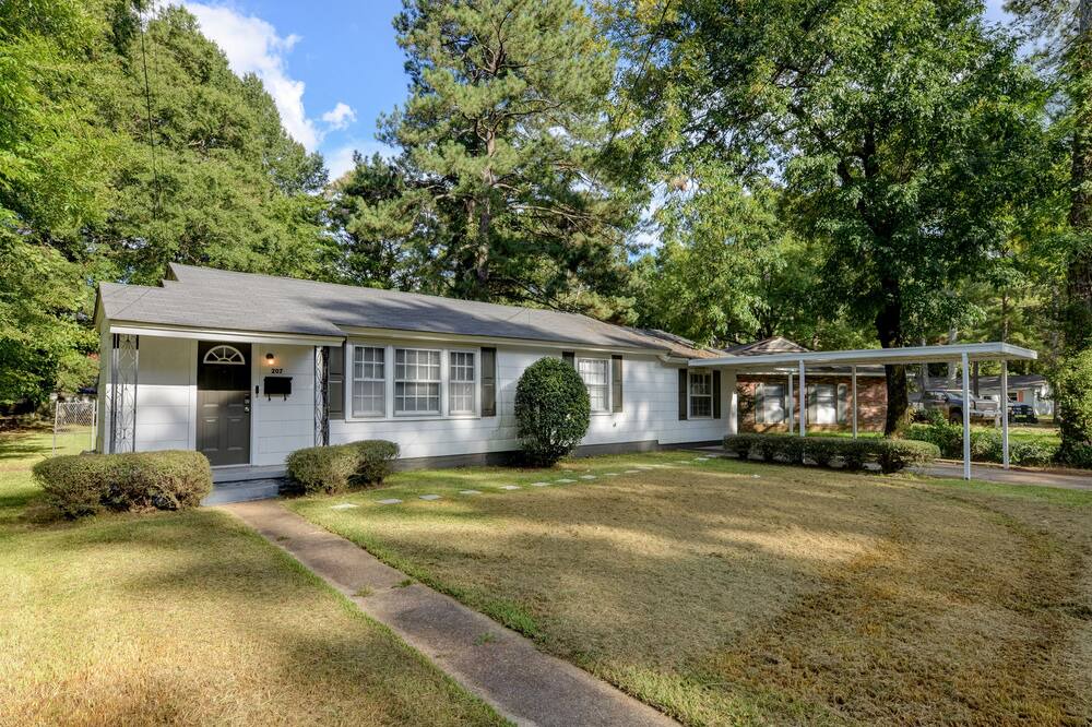Photo of Outdoor in Starkville