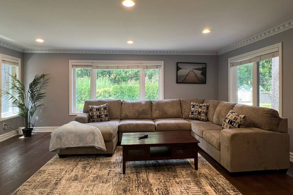 Photo of Livingroom in Caledon