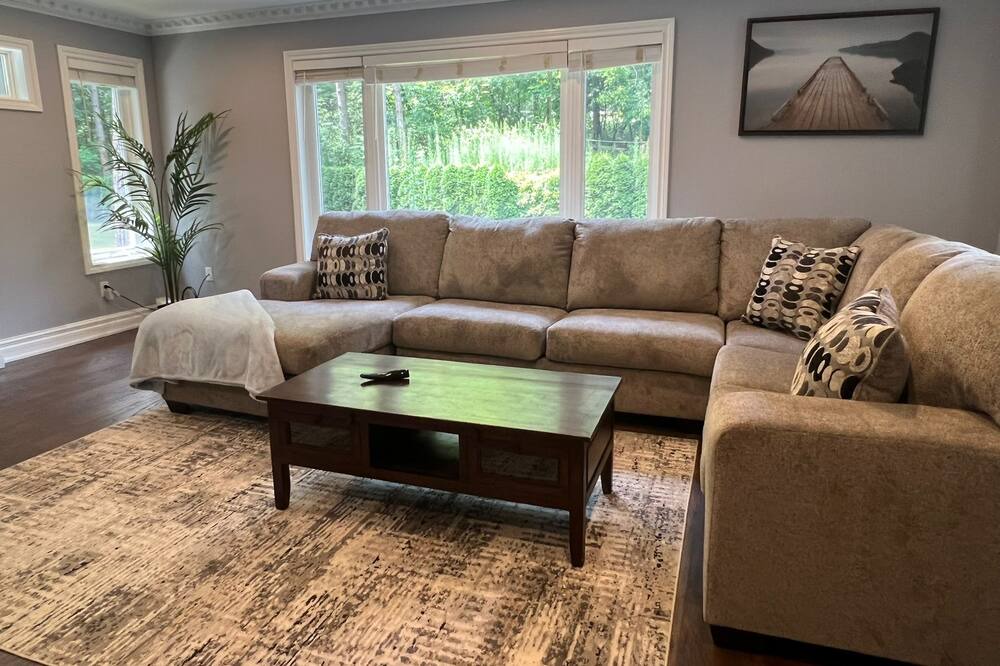 Photo of Livingroom in Caledon