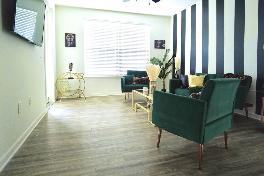 Photo of Livingroom in Mableton