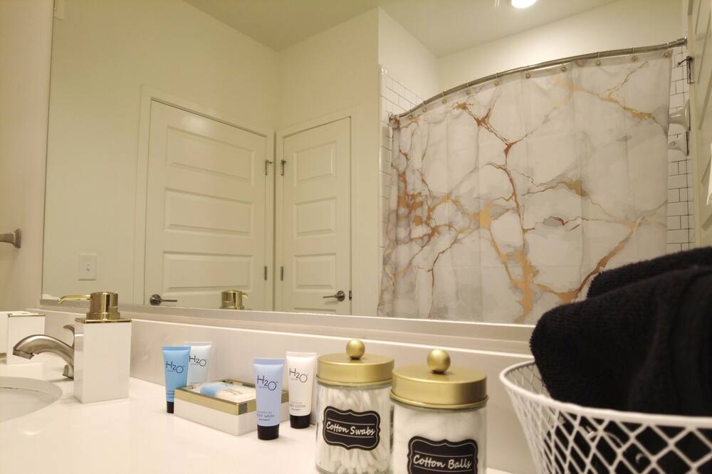 Photo of Bathroom in Mableton