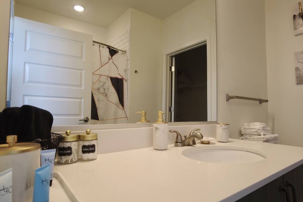 Photo of Bathroom in Mableton