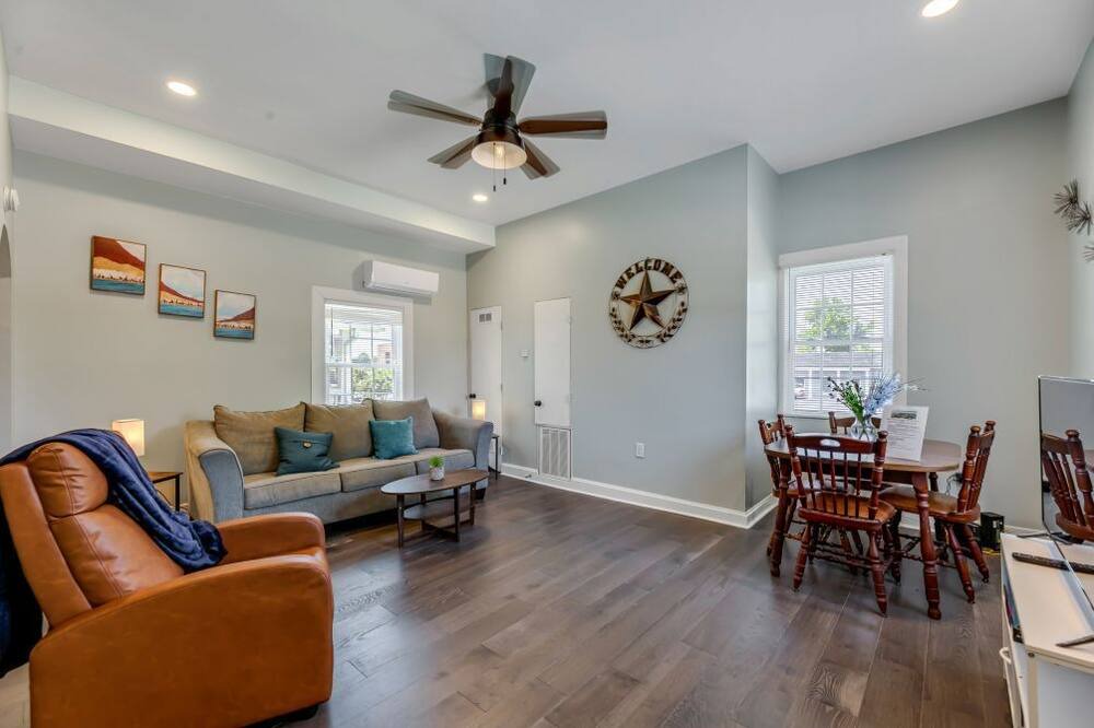 Photo of Livingroom in Downtown Greensboro