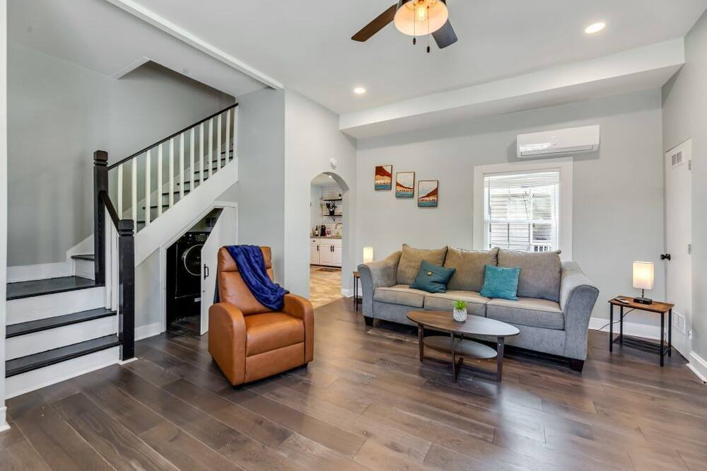 Photo of Livingroom in Downtown Greensboro