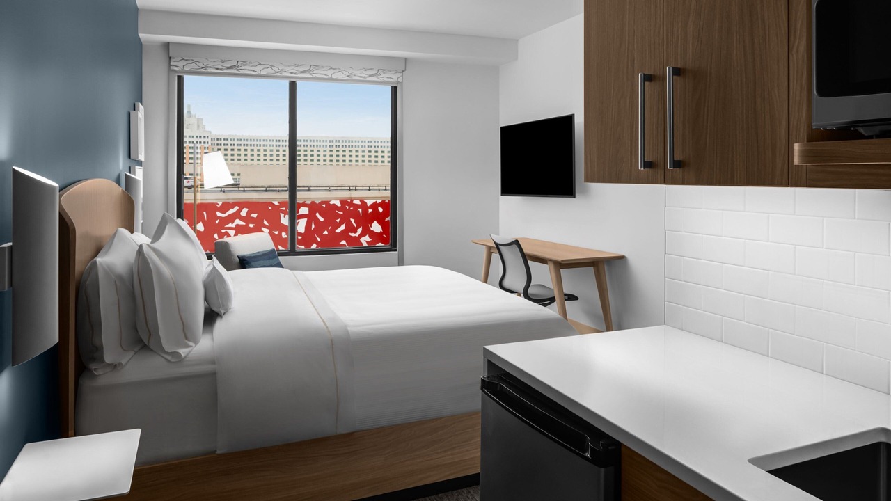 Photo of Bedroom in Main - Military Plaza