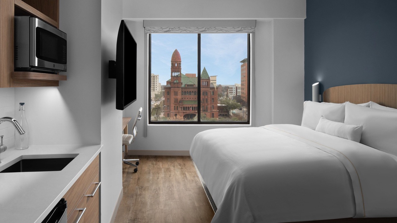 Photo of Bedroom in Main - Military Plaza