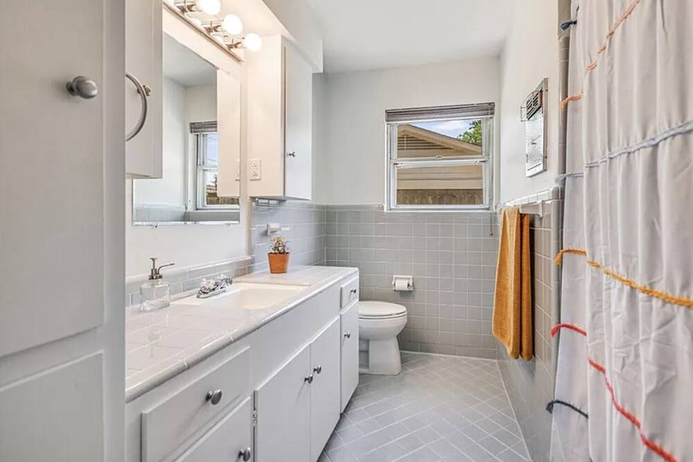 Photo of Bathroom in Allandale