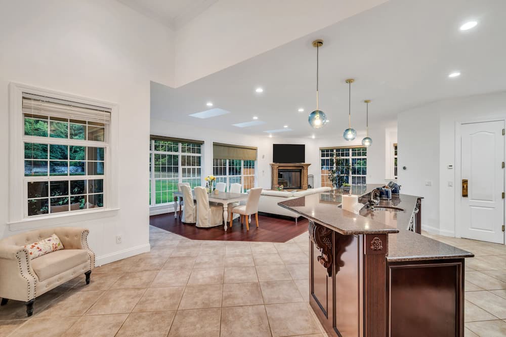 Photo of Livingroom in Wading River