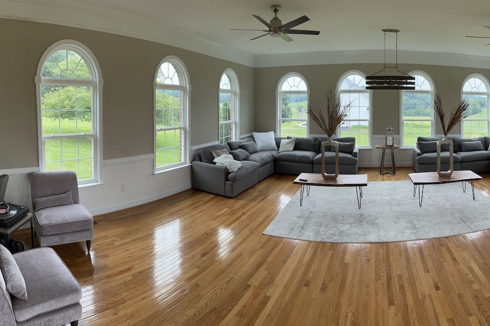 Photo of Livingroom in Cardiff