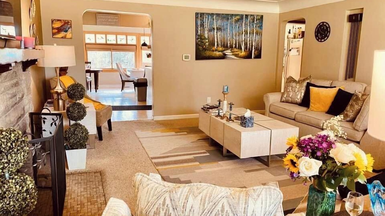 Photo of Livingroom in Flat Rock