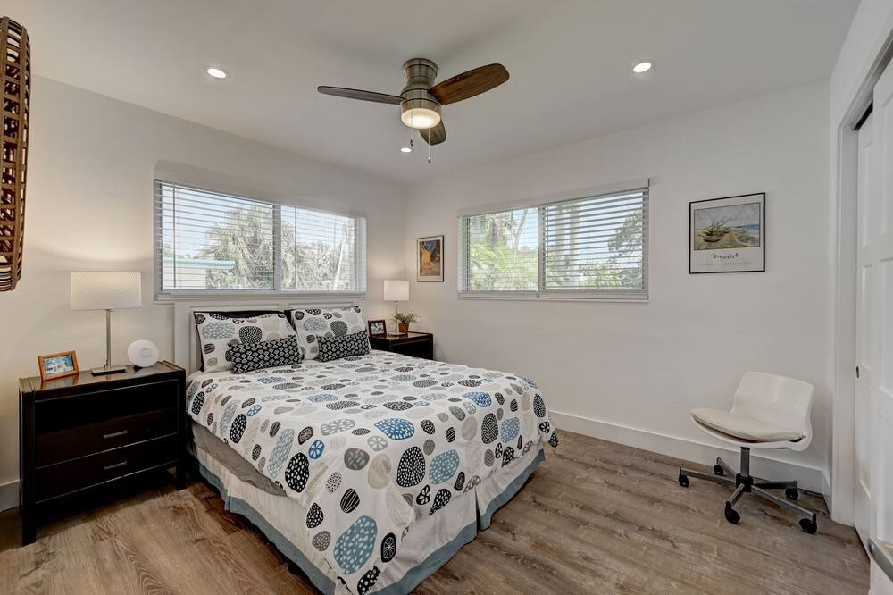 Photo of Bedroom in Oakland Park