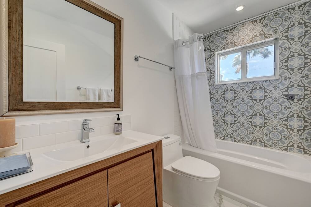 Photo of Bathroom in Oakland Park