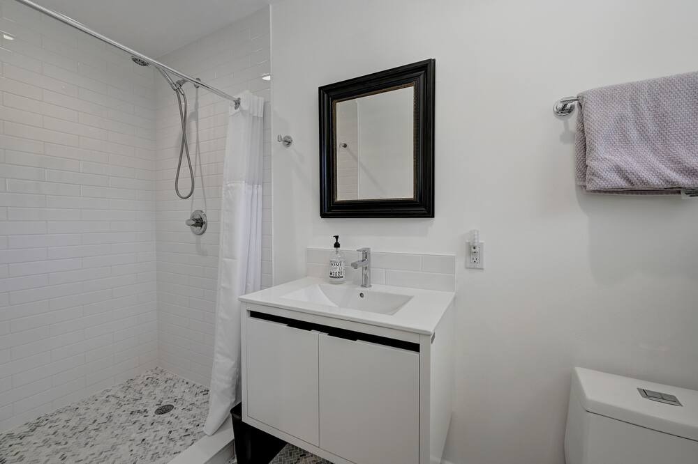 Photo of Bathroom in Oakland Park
