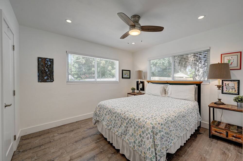 Photo of Bedroom in Oakland Park