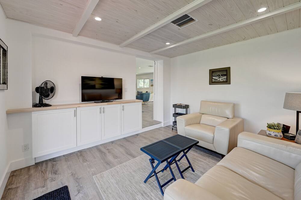 Photo of Livingroom in Oakland Park