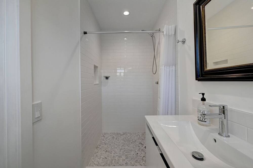 Photo of Bathroom in Oakland Park
