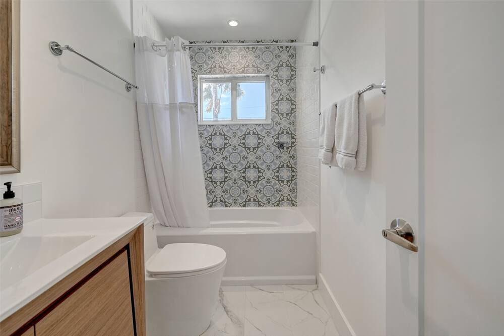 Photo of Bathroom in Oakland Park
