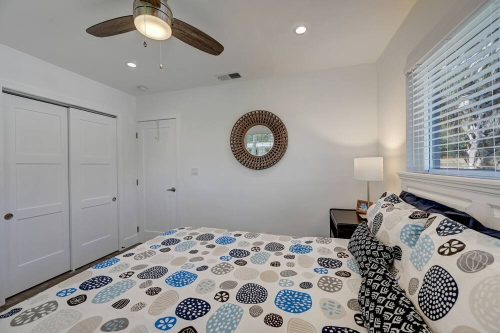 Photo of Bedroom in Oakland Park