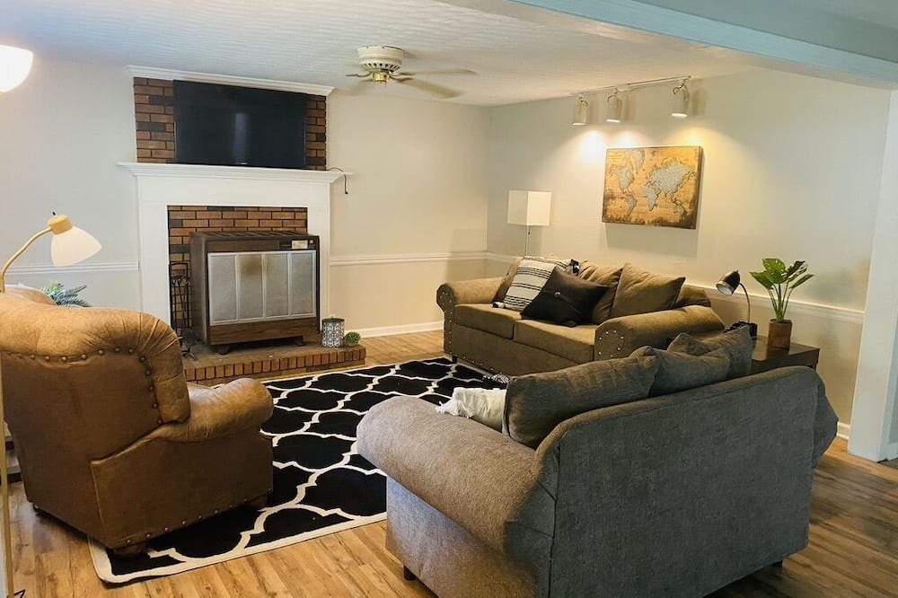 Photo of Livingroom in Tishomingo