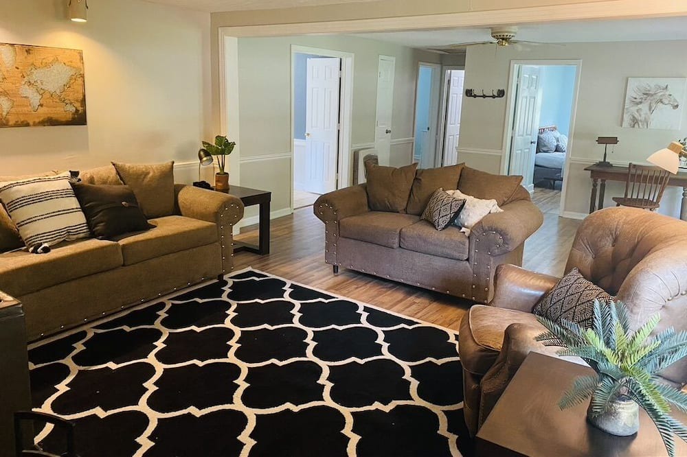 Photo of Livingroom in Tishomingo