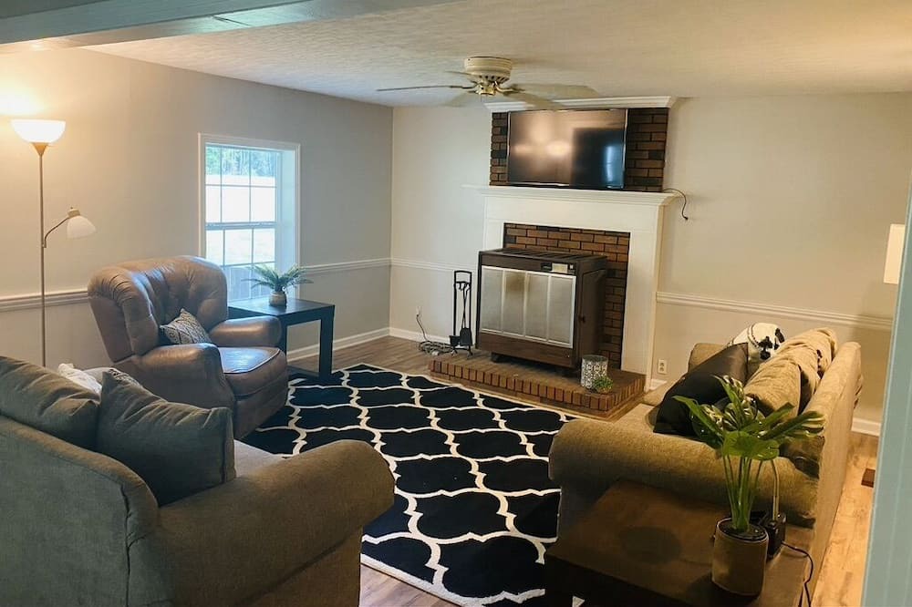 Photo of Livingroom in Tishomingo