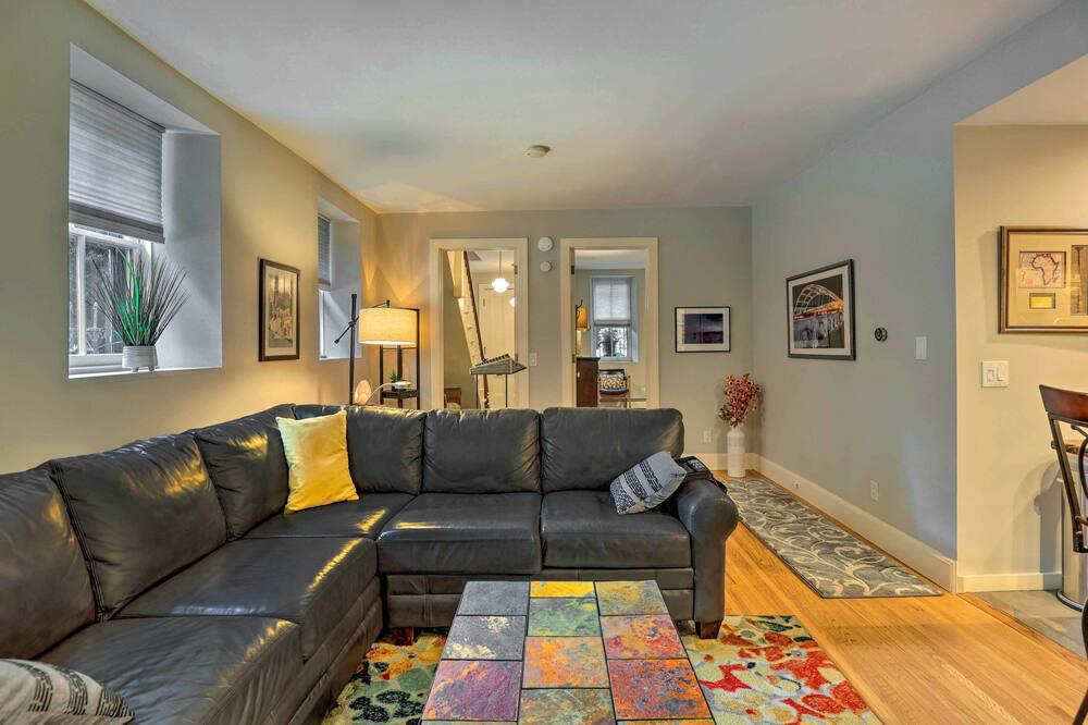 Photo of Livingroom in Corn Hill