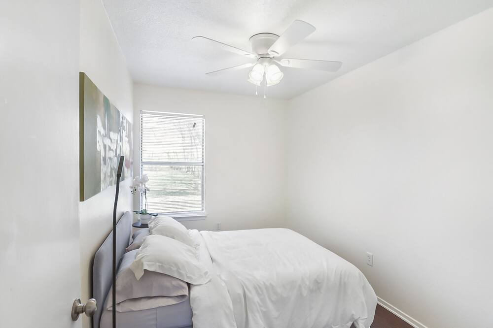 Photo of Bedroom in Fairmount