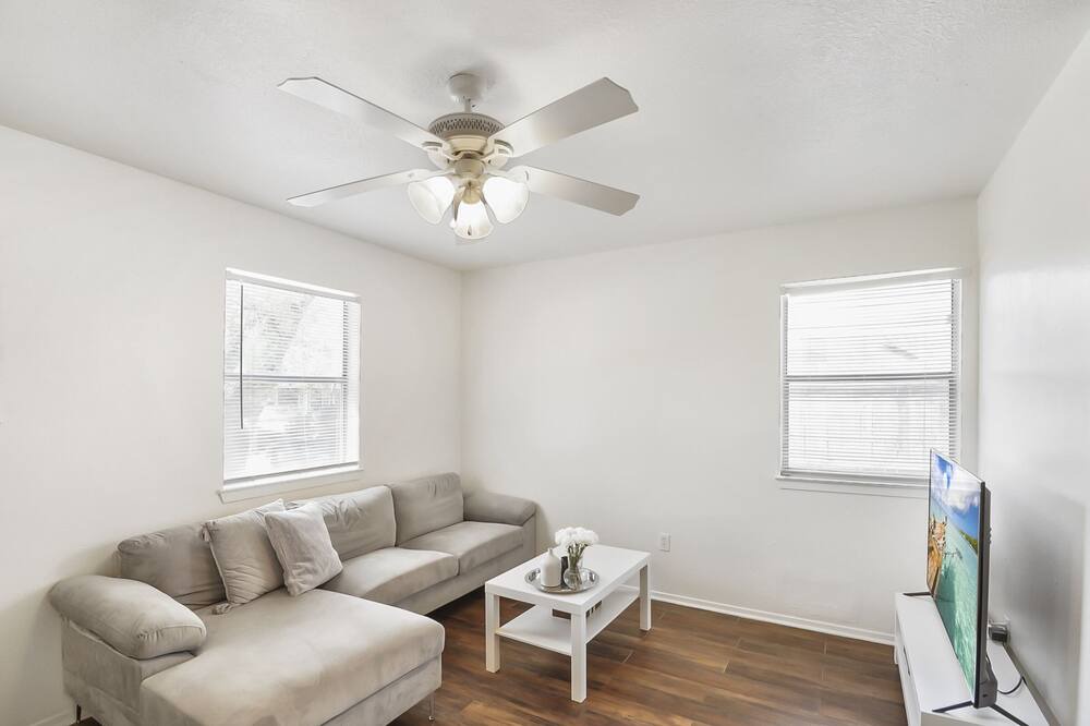 Photo of Livingroom in Fairmount