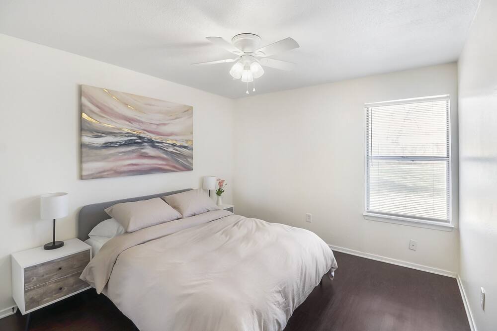 Photo of Bedroom in Fairmount
