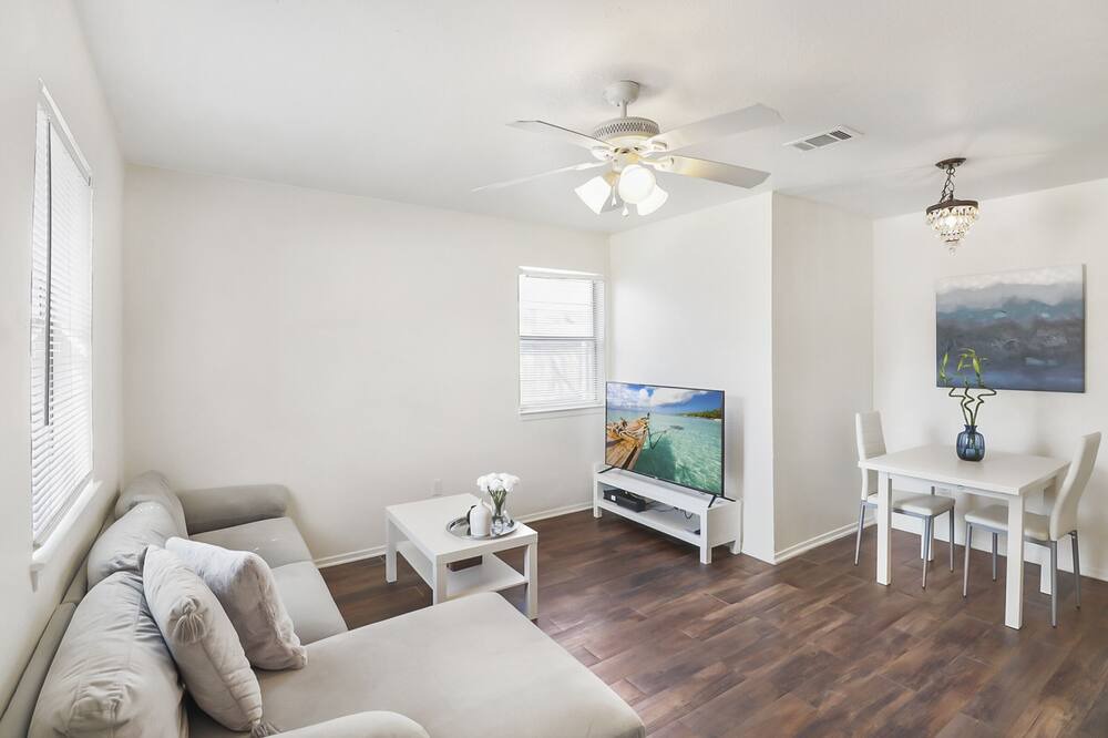 Photo of Livingroom in Fairmount