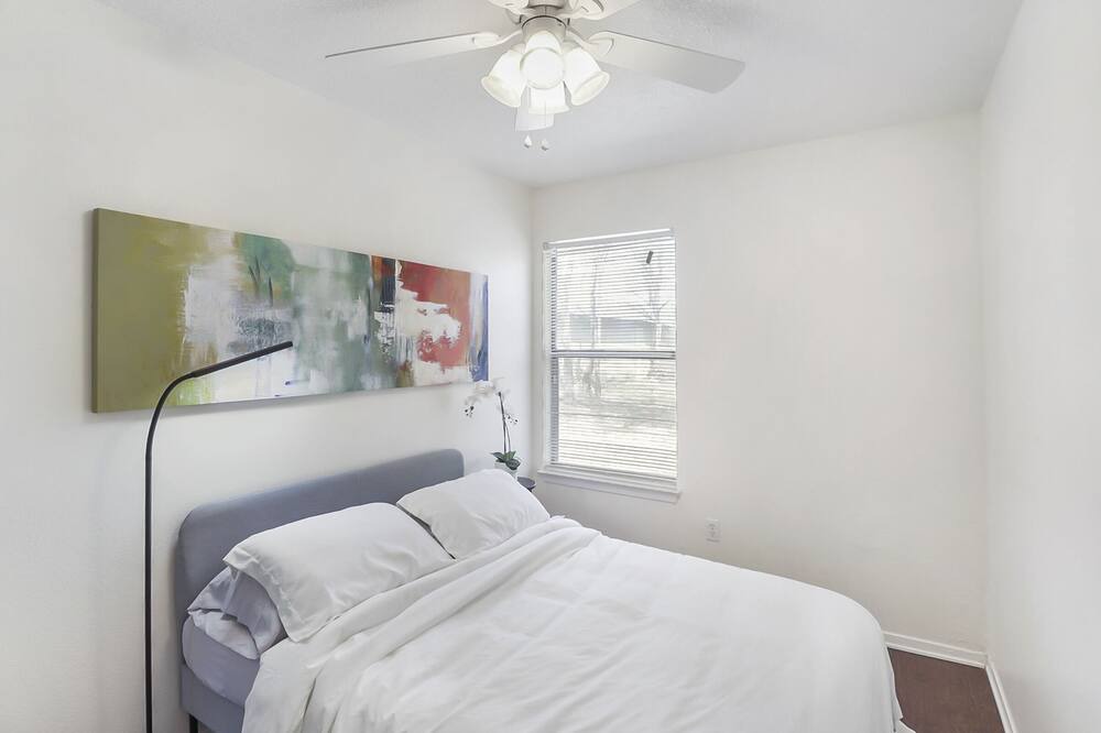 Photo of Bedroom in Fairmount