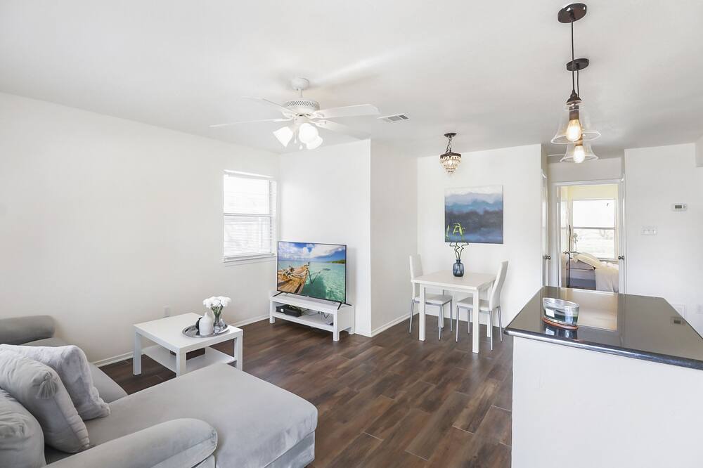 Photo of Livingroom in Fairmount