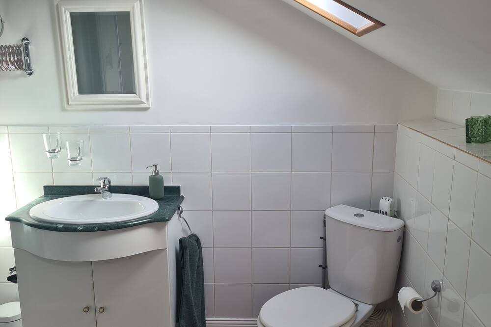 Photo of Bathroom in Labarrere