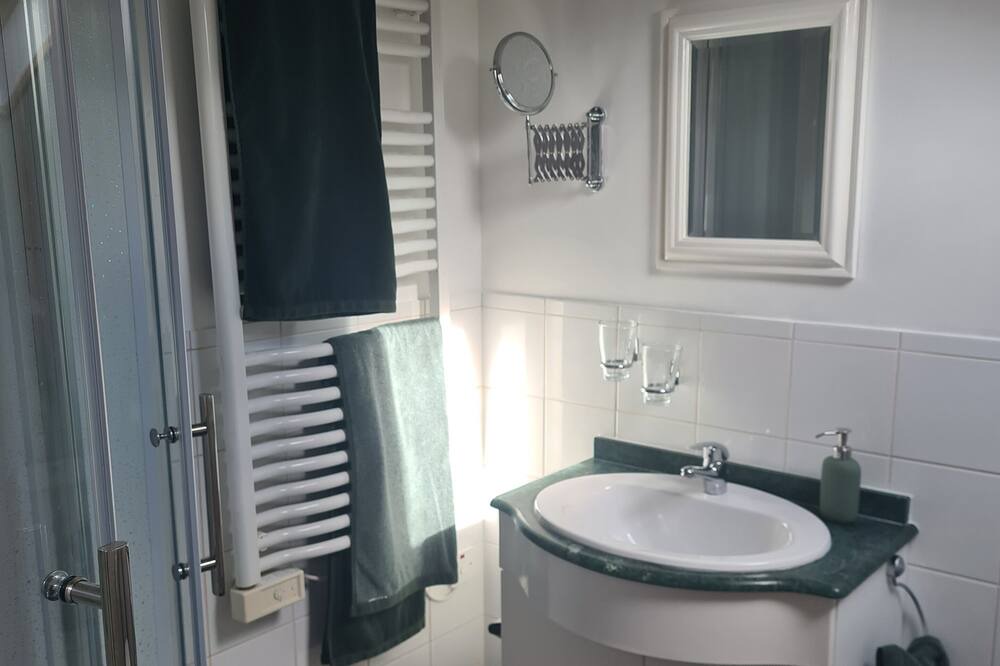Photo of Bathroom in Labarrere