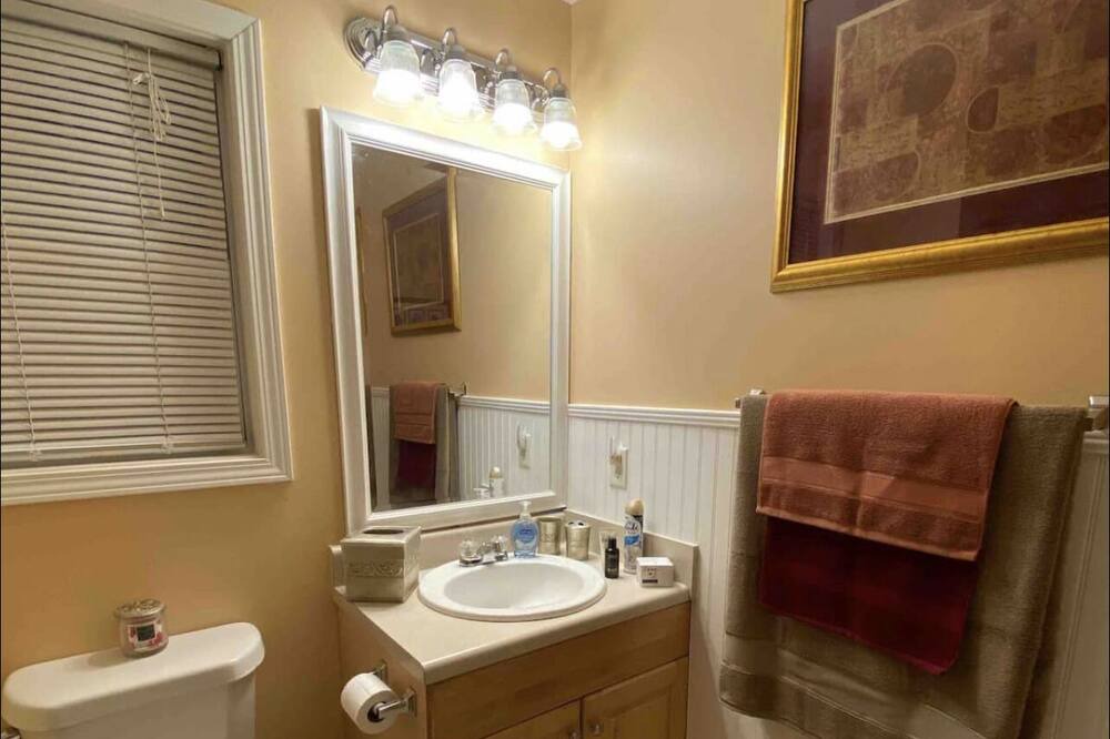 Photo of Bathroom in Hiram