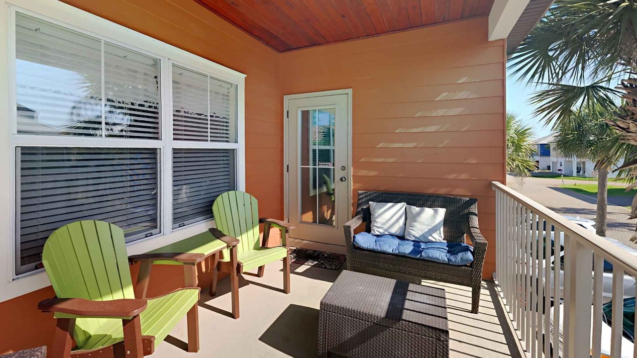 Photo of Patio Balcony in Avalon Beach Estates