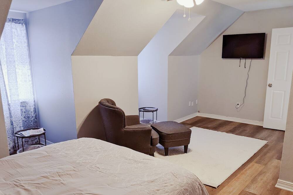 Photo of Bedroom in Highland Historic District