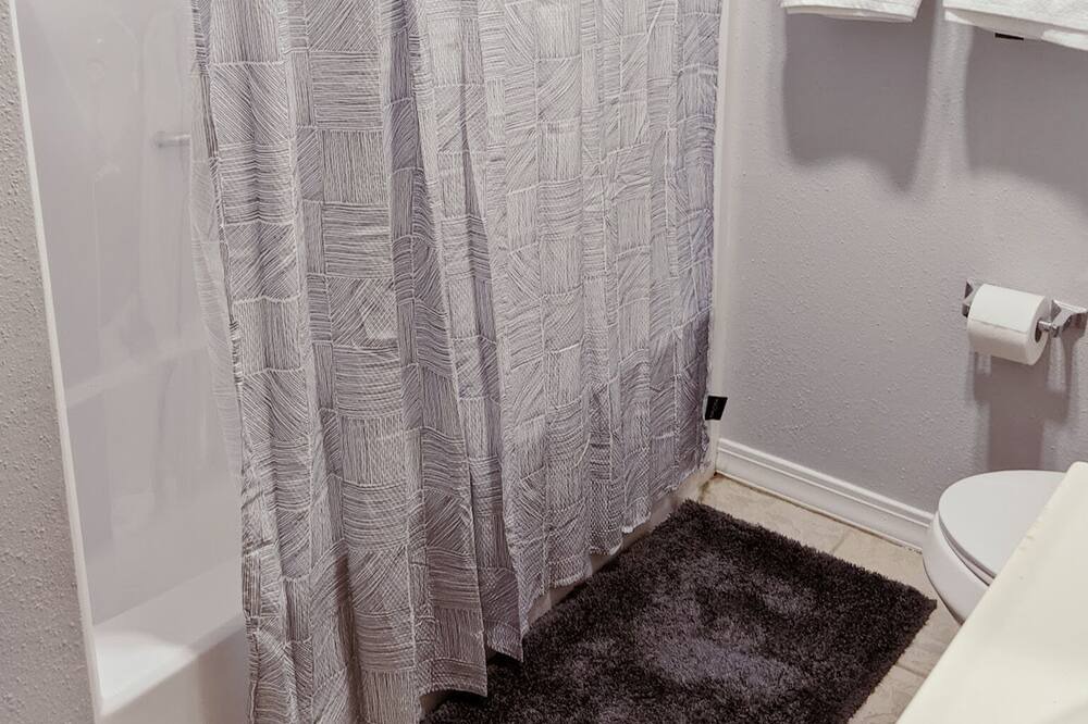 Photo of Bathroom in Highland Historic District