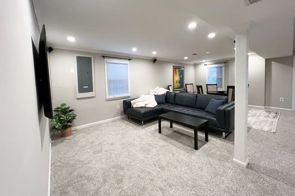 Photo of Livingroom in Tysons