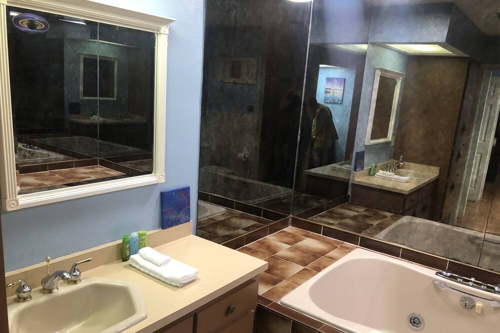 Photo of Bathroom in Thonotosassa