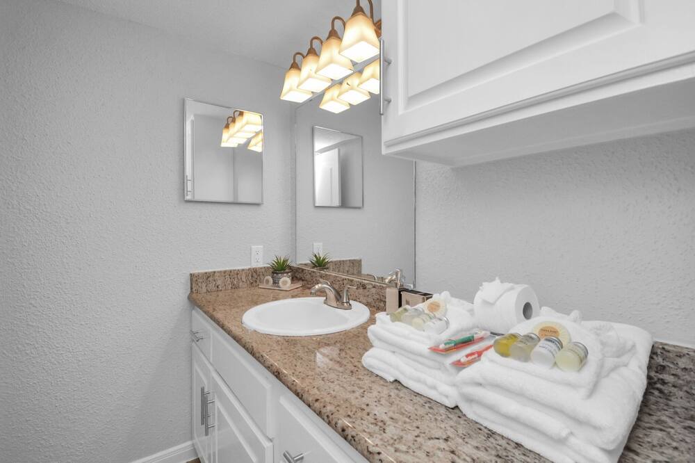 Photo of Bathroom in Brookhollow