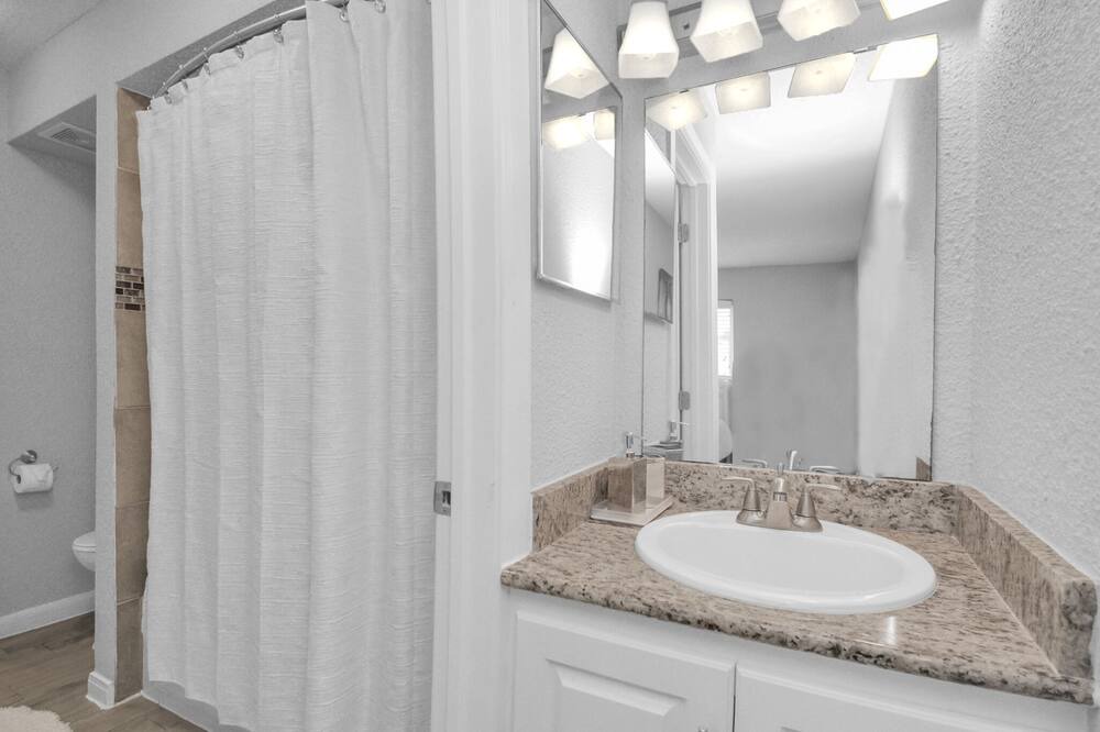 Photo of Bathroom in Brookhollow
