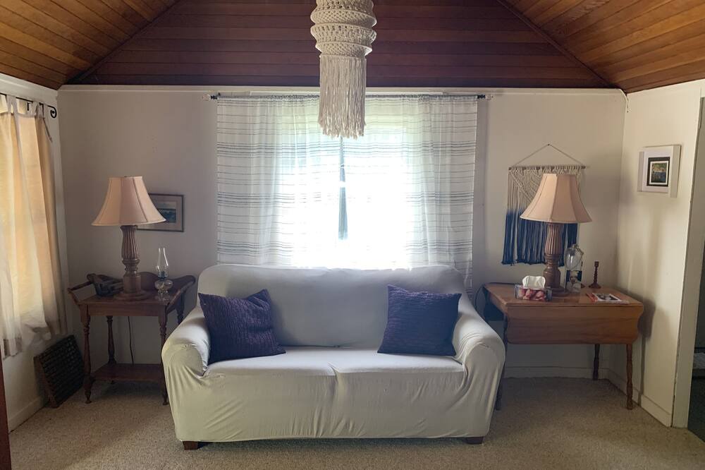 Photo of Livingroom in Colpoys Bay