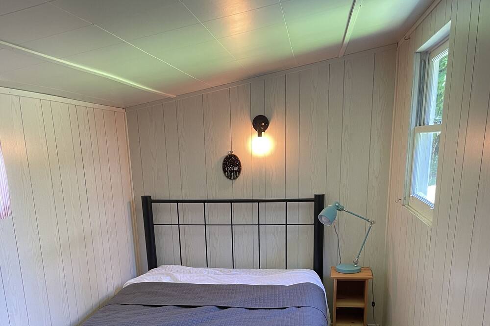 Photo of Bedroom in Colpoys Bay