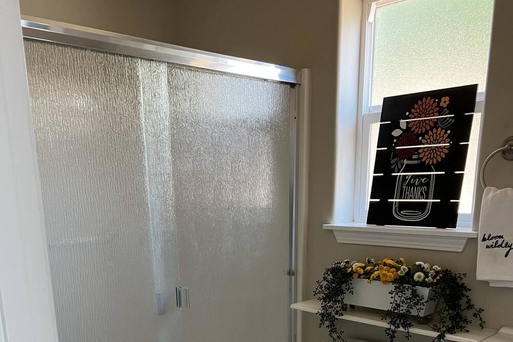 Photo of Bathroom in Roseburg