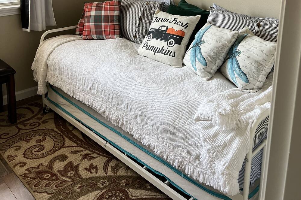 Photo of Bedroom in Roseburg