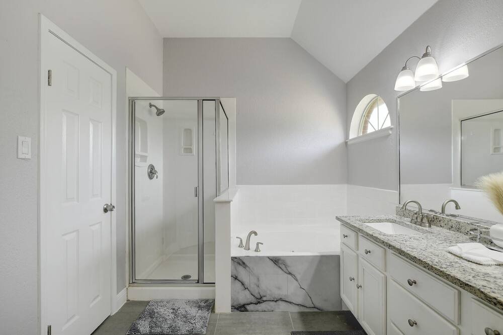 Photo of Bathroom in Kyle