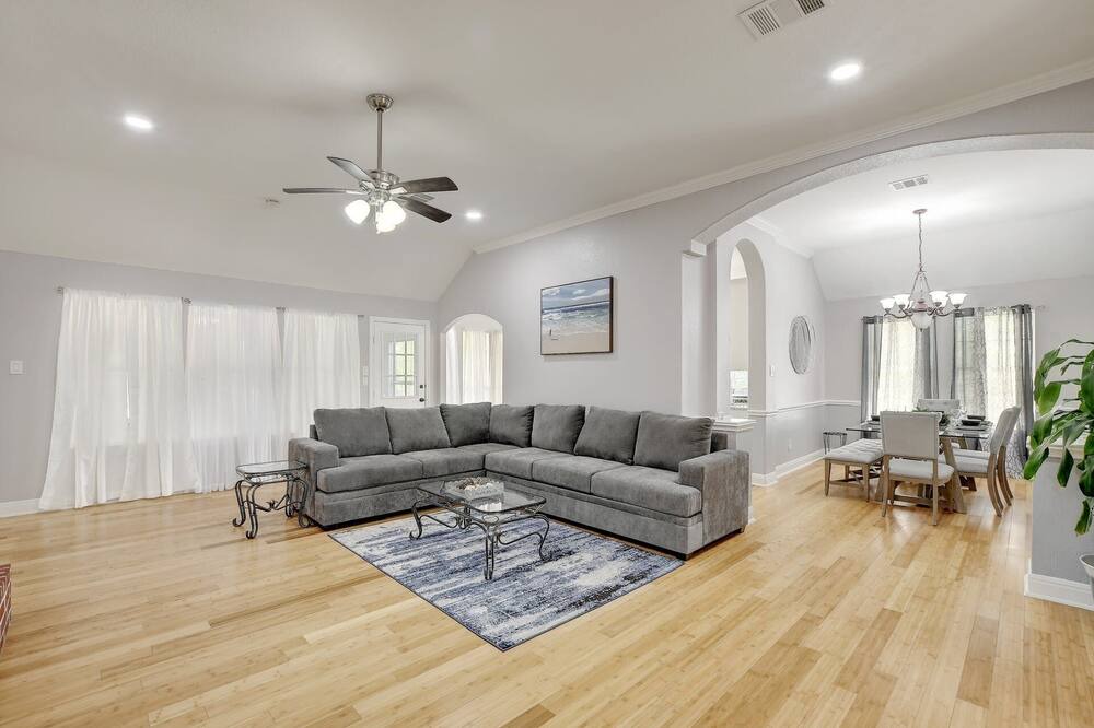 Photo of Livingroom in Kyle